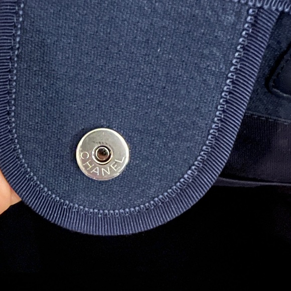 *SOLD* CHANEL DEAUVILLE LARGE TOTE - Picture 7 of 16